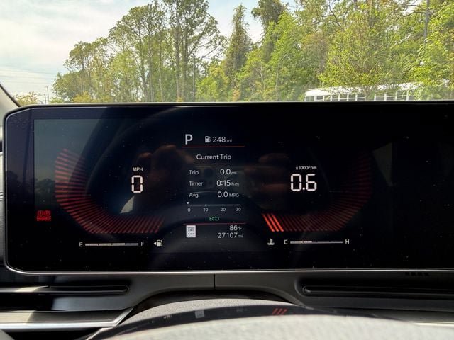 Used 2025 Kia Carnival FWD image 12