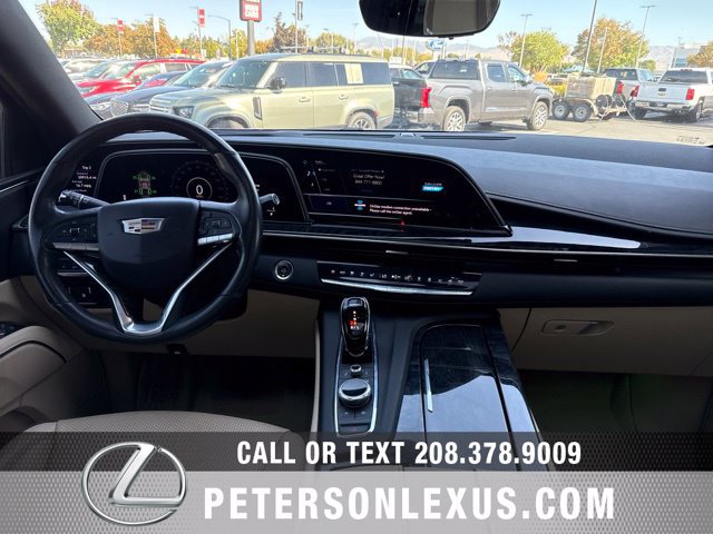 Used 2021 Cadillac Escalade ESV Premium Luxury w/ Driver Assist Tech Package AWD/4WD image 16