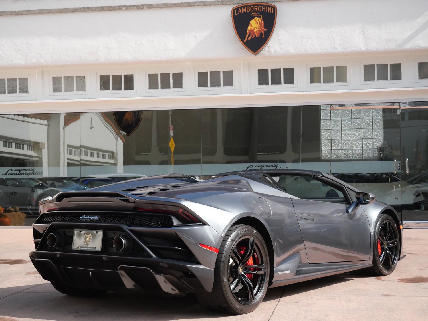 Used 2021 Lamborghini Huracan EVO image 3
