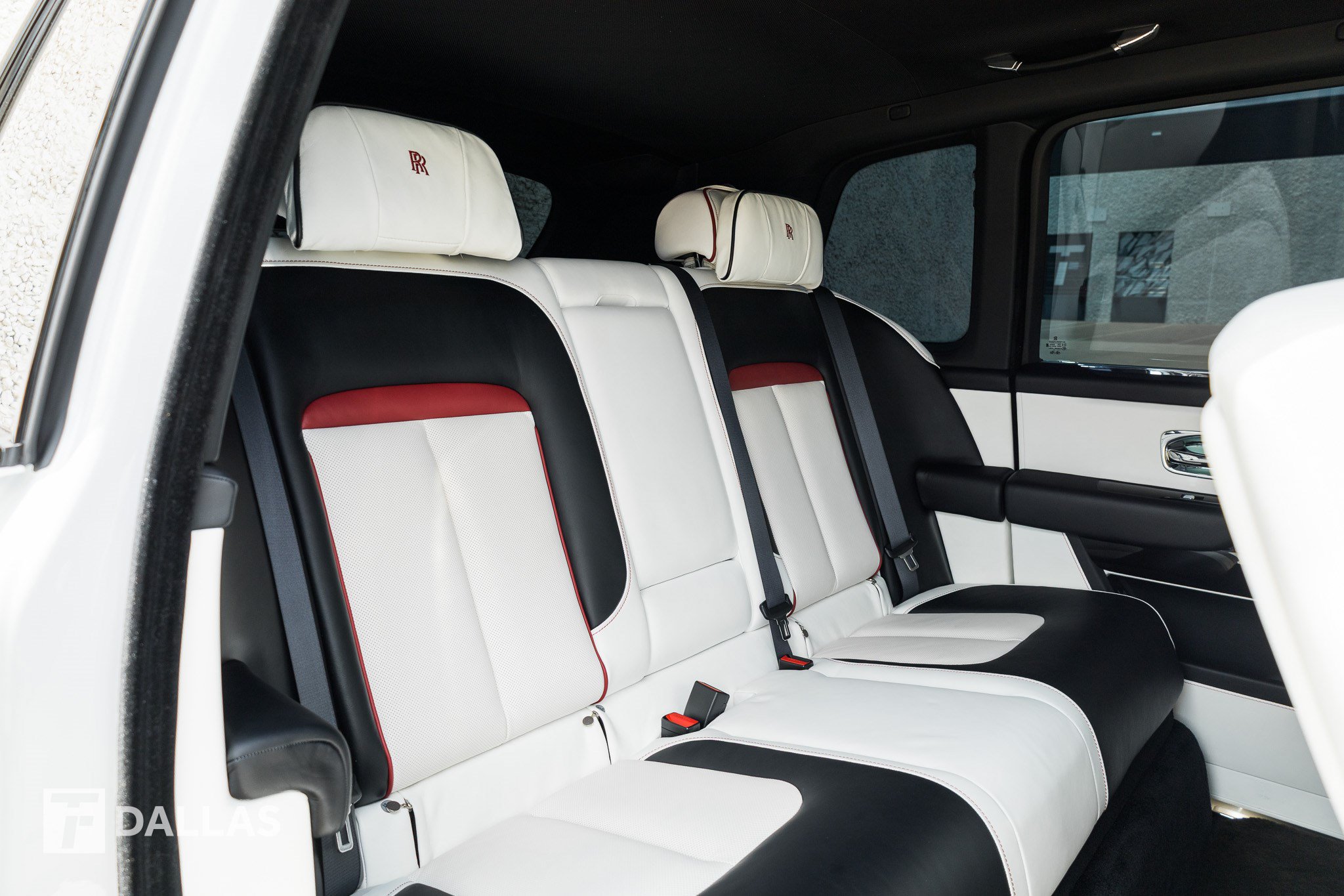 Used 2022 Rolls-Royce Cullinan w/ Technology Package AWD/4WD image 35