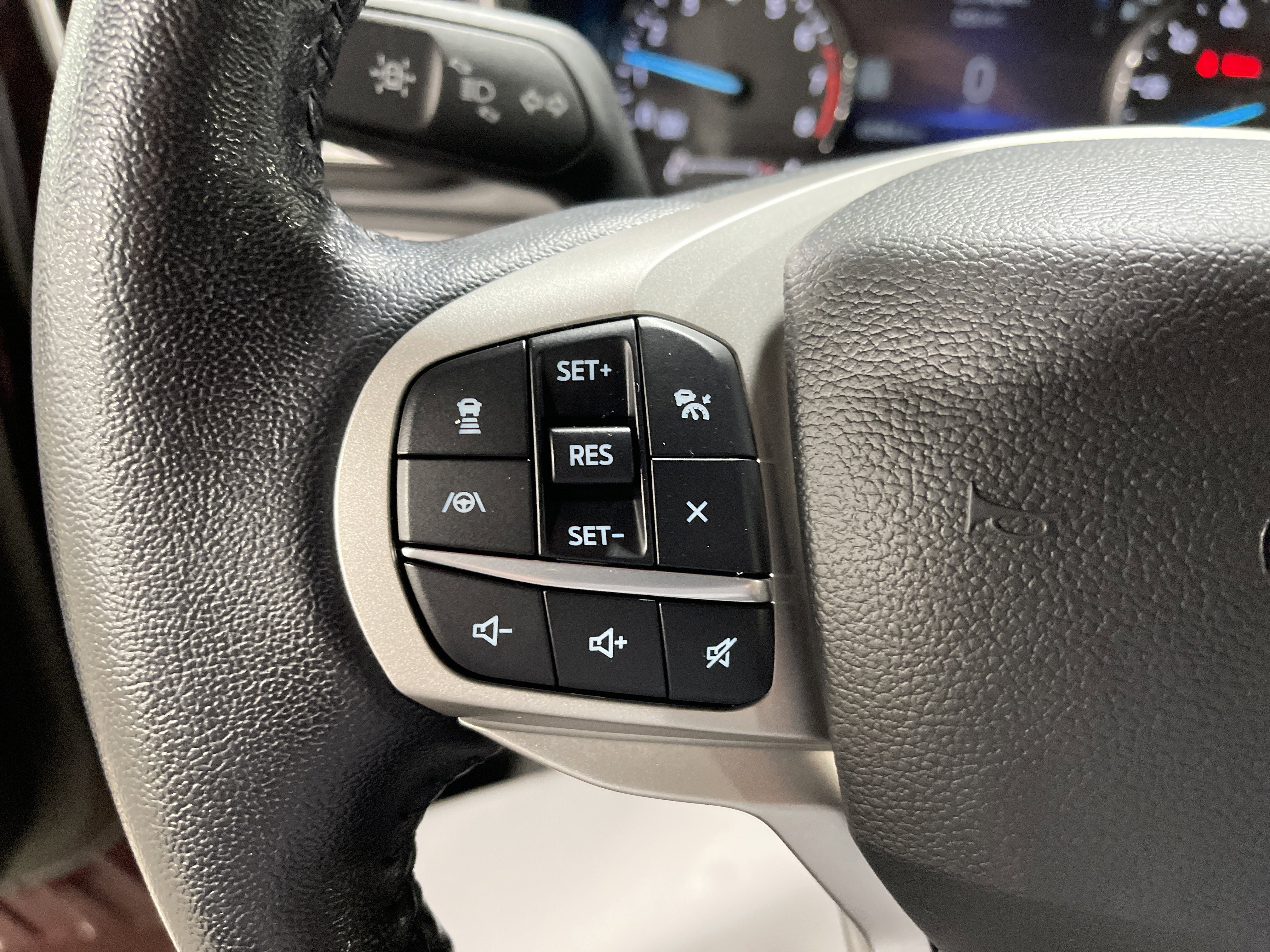 Used 2022 Ford Explorer XLT w/ Equipment Group 202A image 19