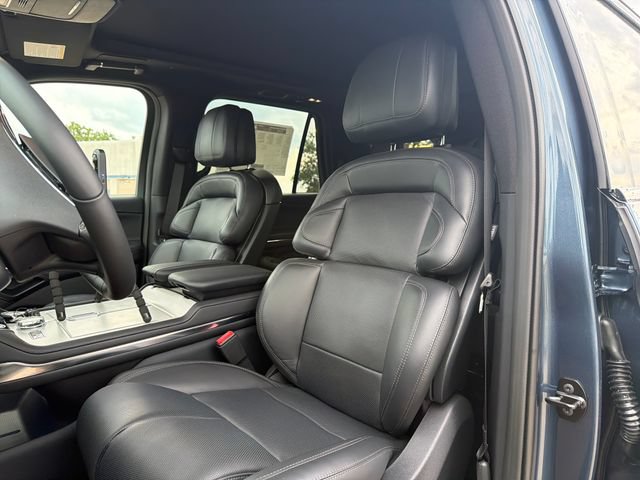 New 2027 Lincoln Navigator Reserve w/ Jet Appearance Package AWD/4WD image 17