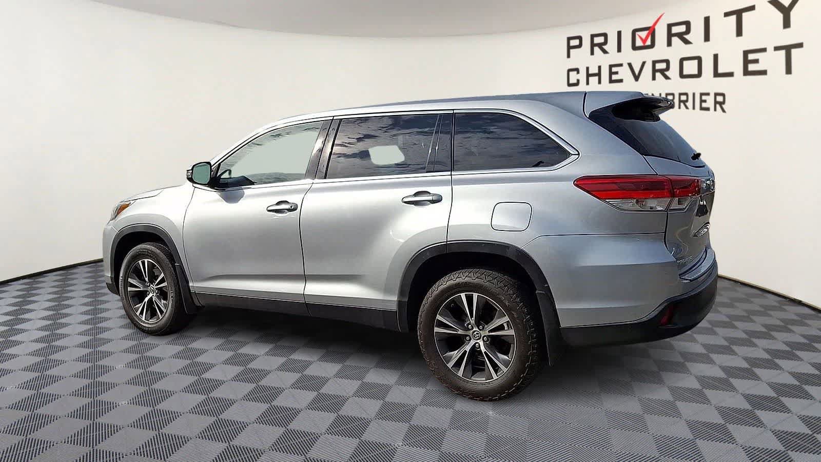 Used 2019 Toyota Highlander LE image 6