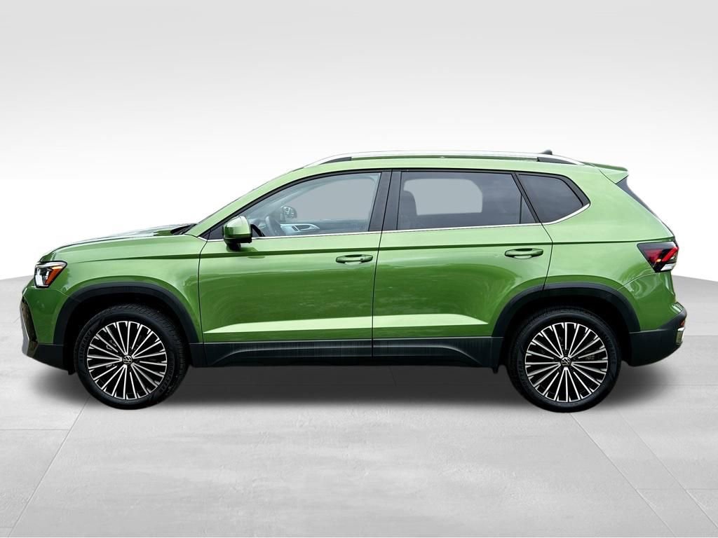 Certified 2025 Volkswagen Taos SE w/ Panoramic Sunroof Package image 8