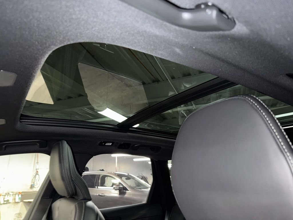 Used 2024 Volvo XC60 T8 Ultimate w/ Climate Package image 22
