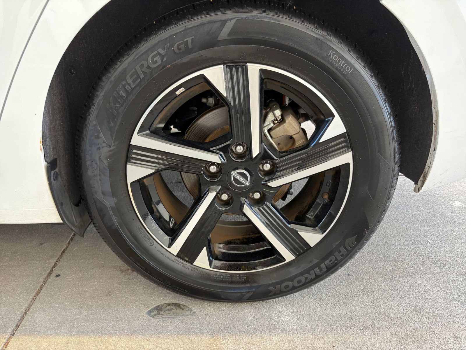 Used 2025 Nissan Sentra SV FWD image 29
