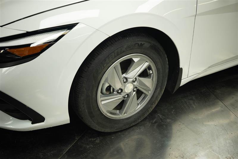 Used 2025 Hyundai Elantra SE FWD image 4