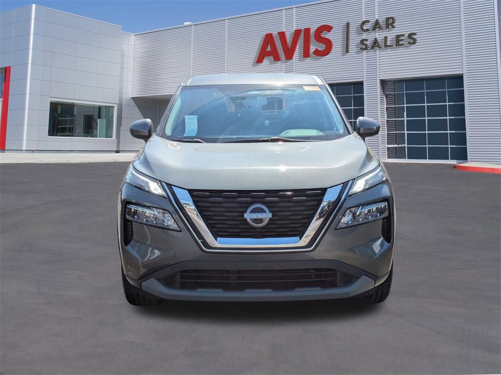Used 2023 Nissan Rogue SV image 2