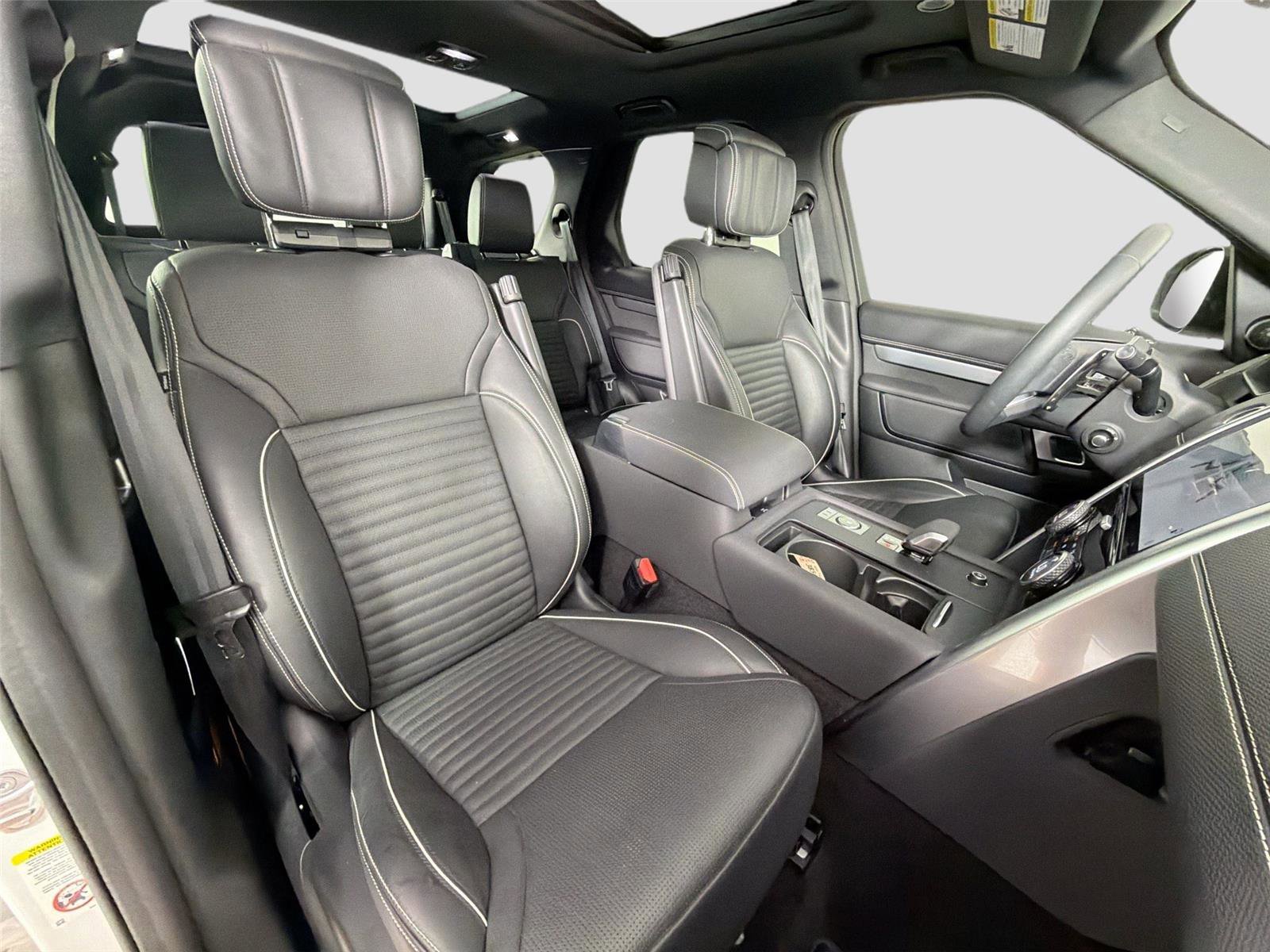 Certified 2024 Land Rover Discovery Dynamic SE AWD/4WD image 29
