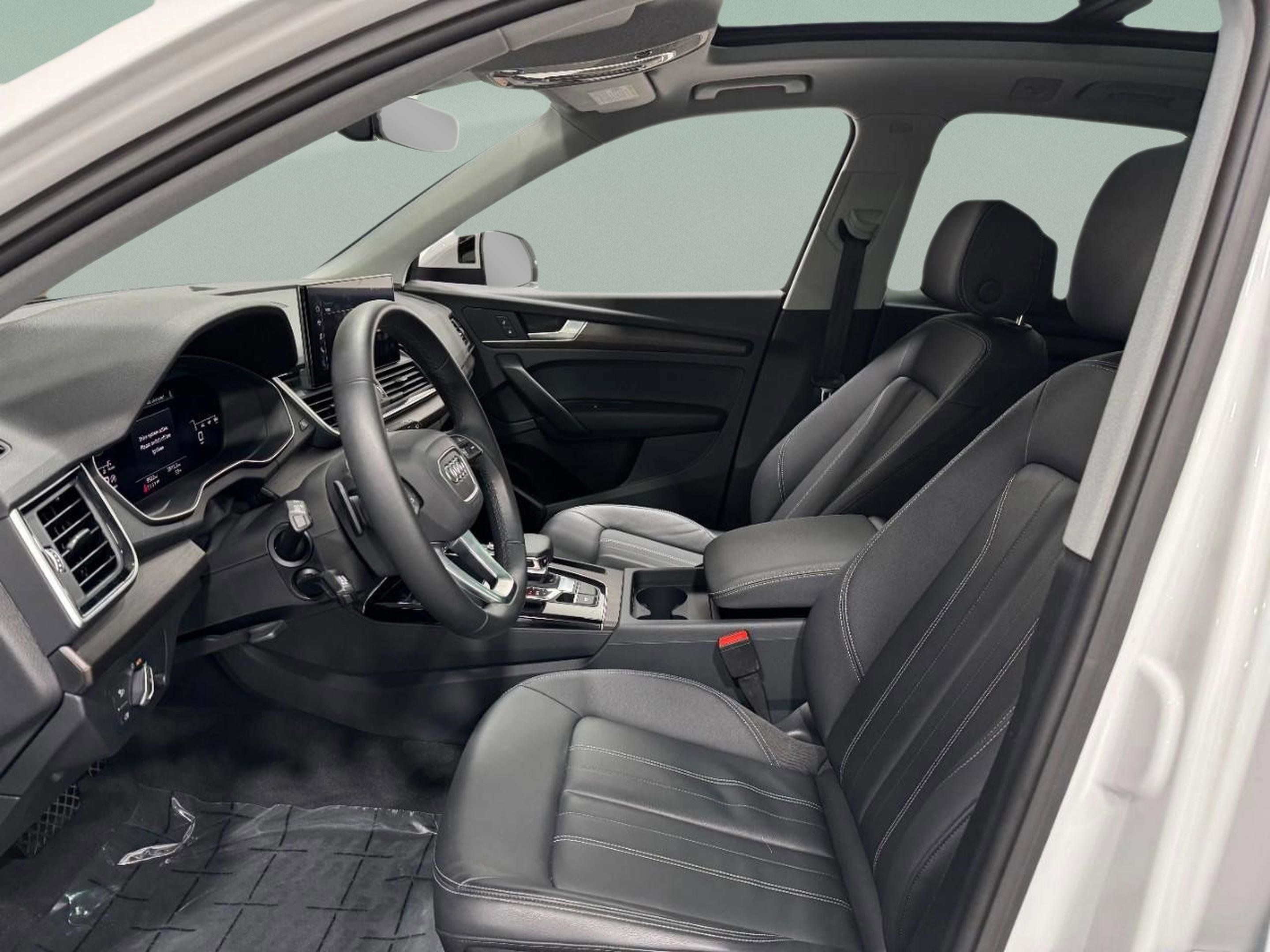 Certified 2025 Audi Q5 2.0T Premium w/ Convenience Plus Package image 27