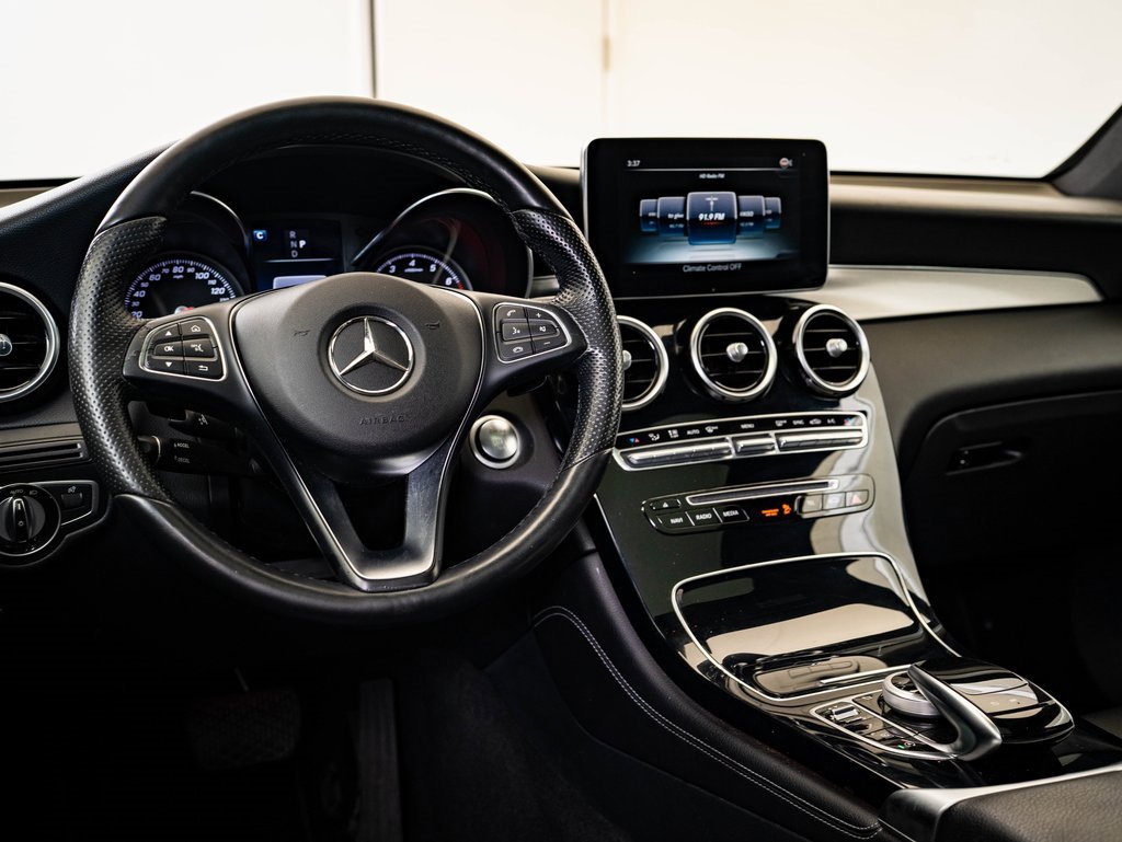 Used 2017 Mercedes-Benz GLC 300 4MATIC image 4