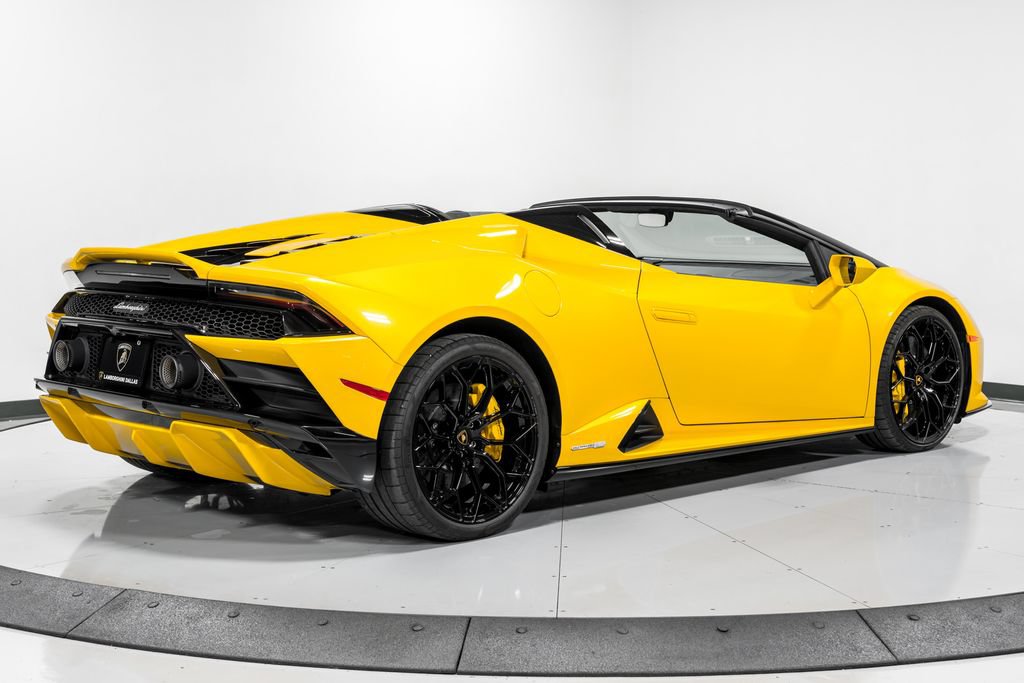Used 2022 Lamborghini Huracan EVO RWD image 3