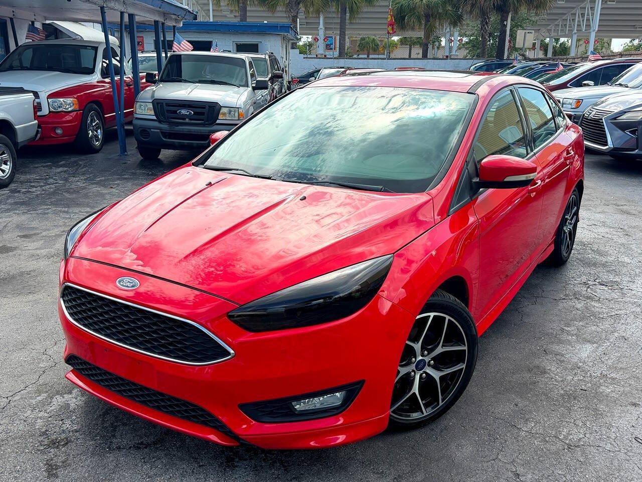 Used 2015 Ford Focus SE w/ SE Ecoboost Package FWD image 4