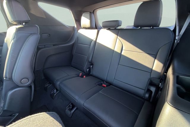 Used 2025 Chevrolet Traverse LT w/ Driver Confidence Package image 18