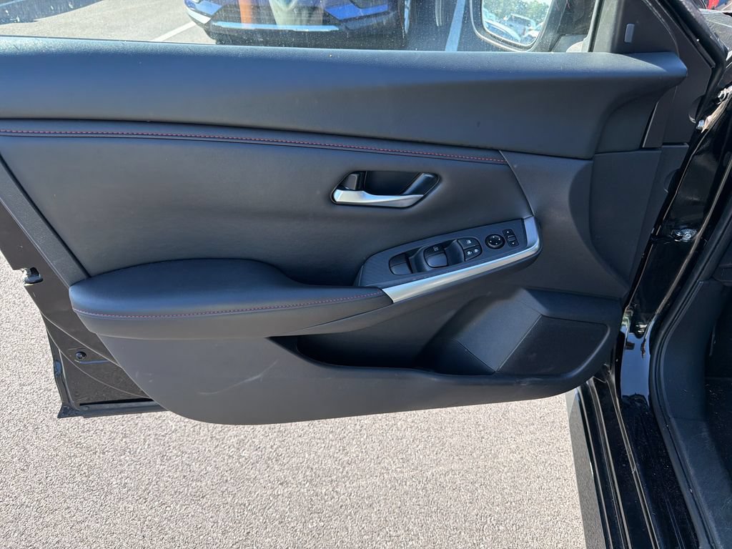 Used 2025 Nissan Sentra SR FWD image 11