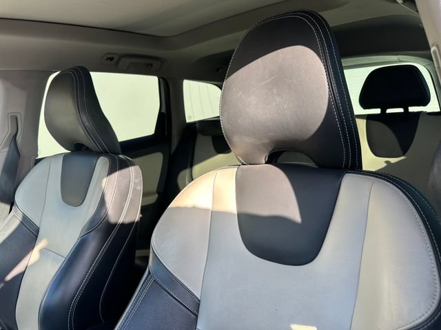 Used 2017 Volvo XC60 T6 Dynamic w/ Preferred Option Package AWD/4WD image 12