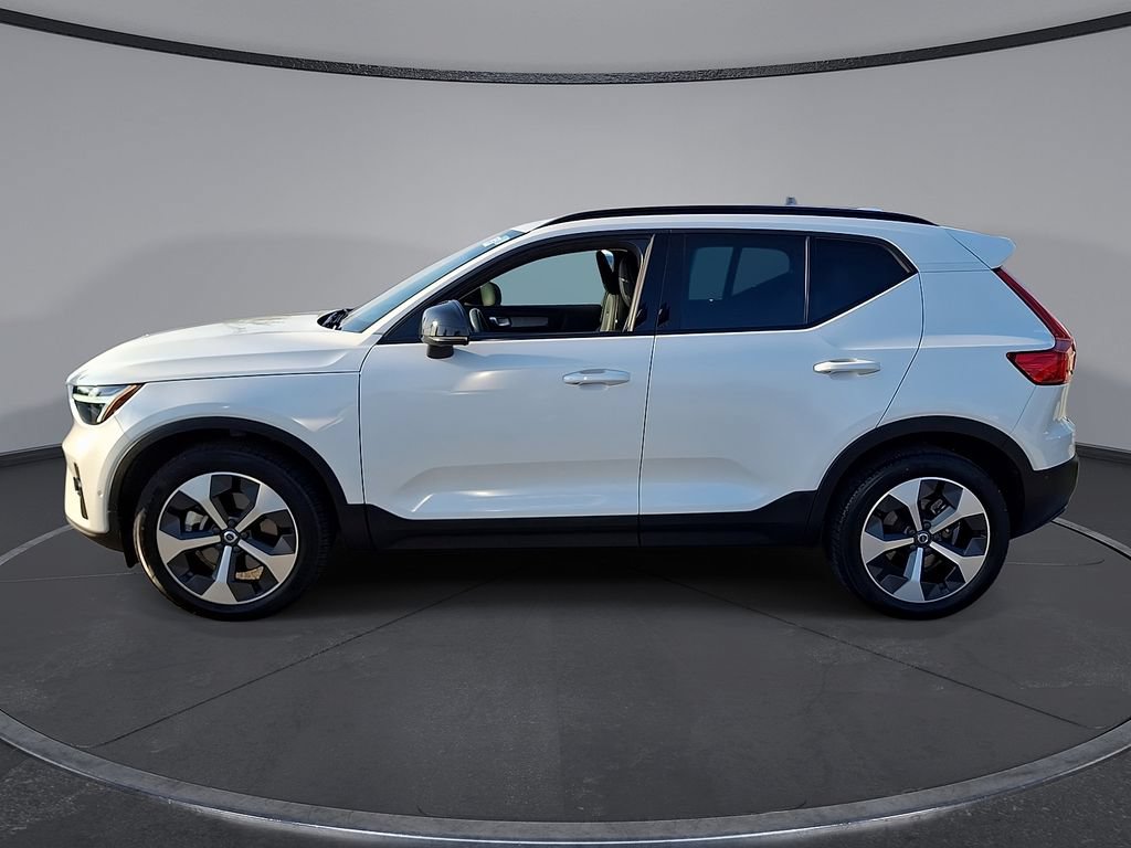 Certified 2026 Volvo XC40 B5 Plus AWD/4WD image 2