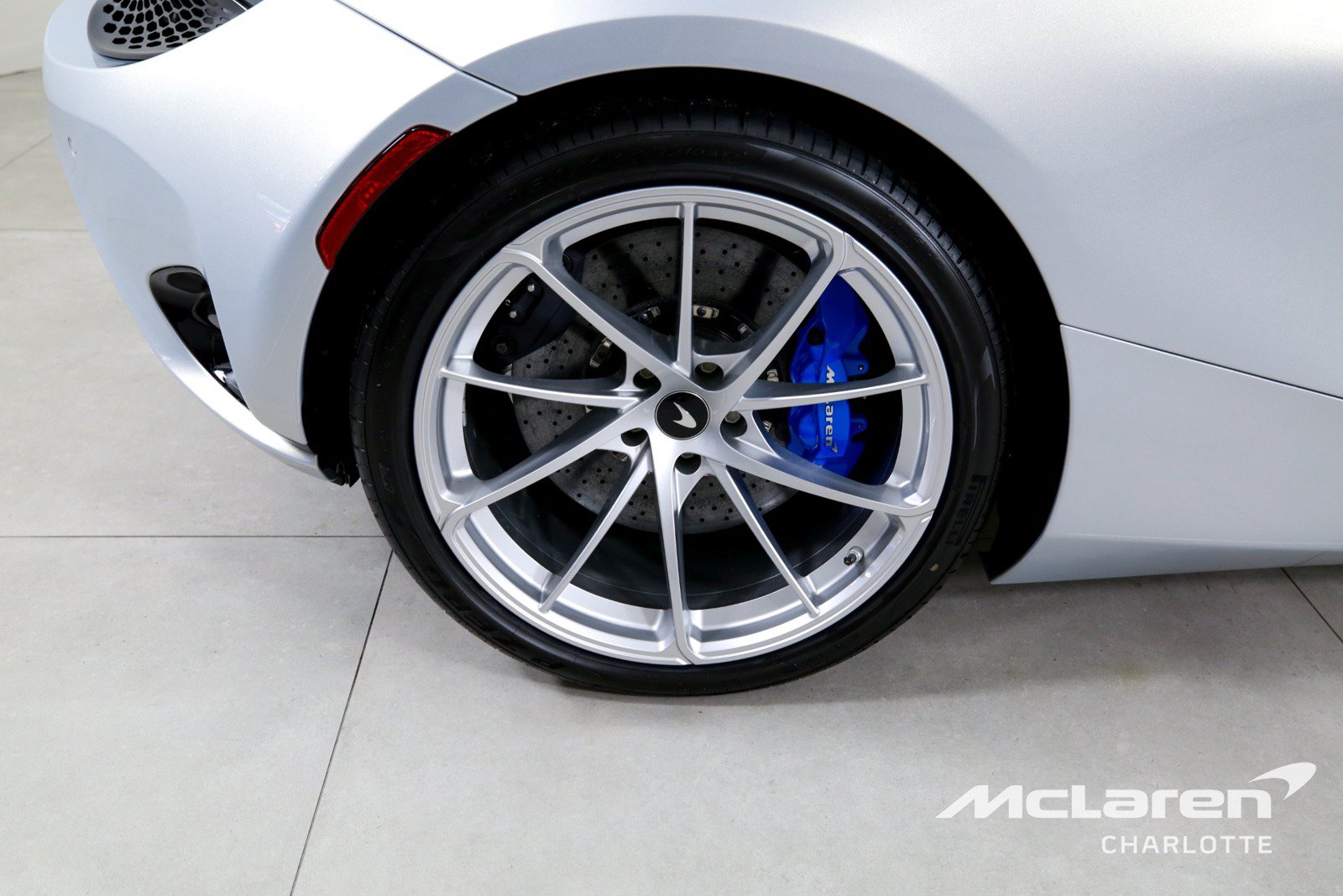 Used 2026 McLaren 750S Spider RWD image 27