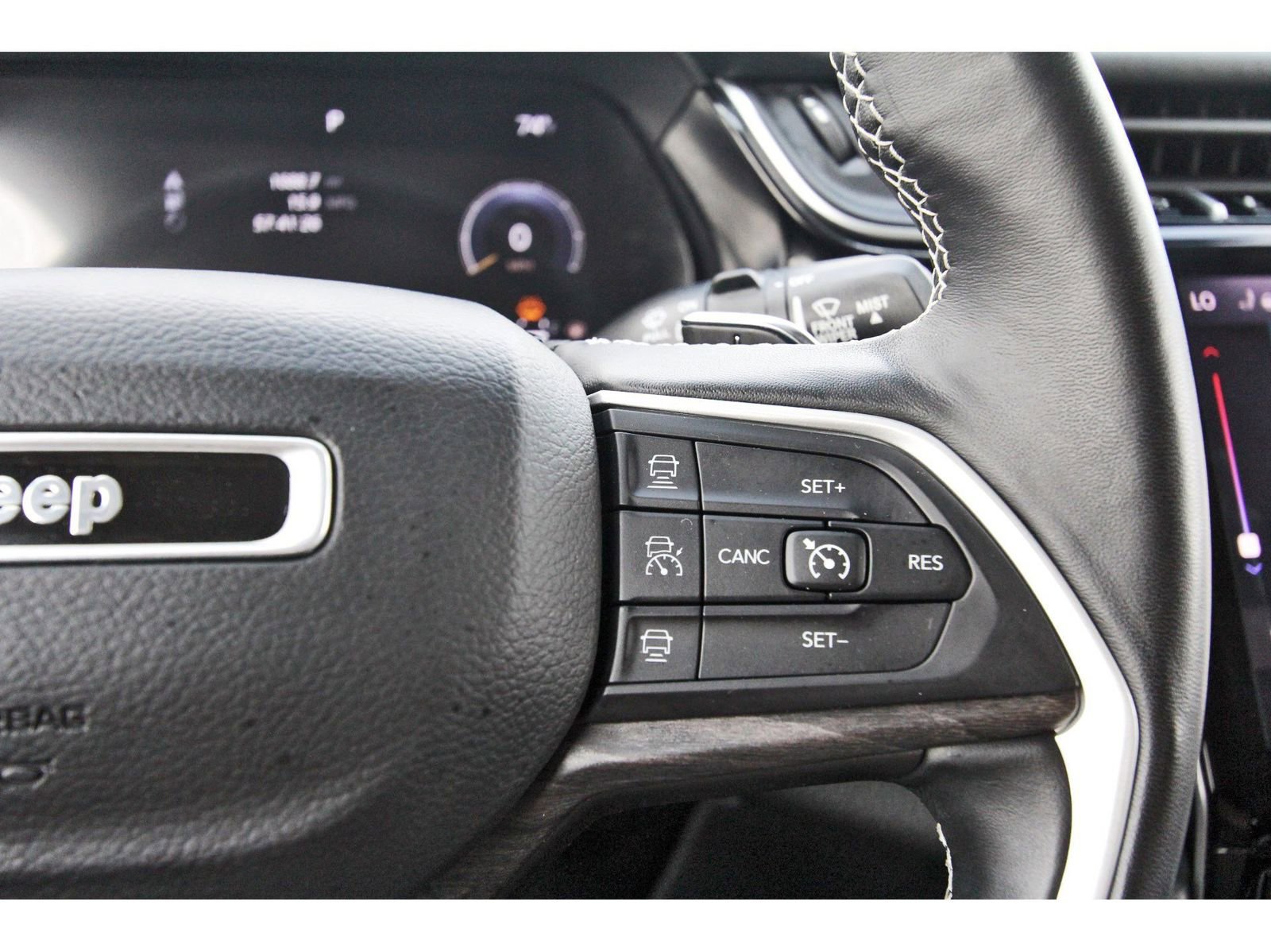 Used 2022 Jeep Grand Cherokee L Limited w/ Luxury Tech Group II image 25