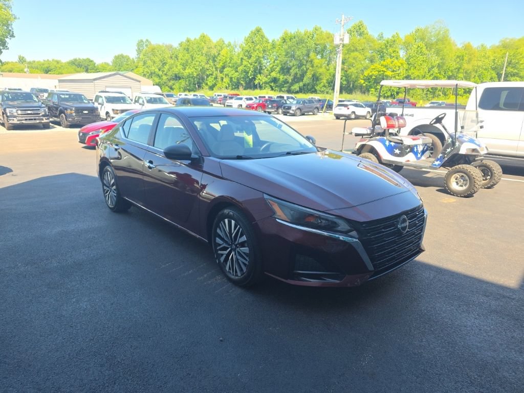 Used 2025 Nissan Altima 2.5 SV FWD image 4