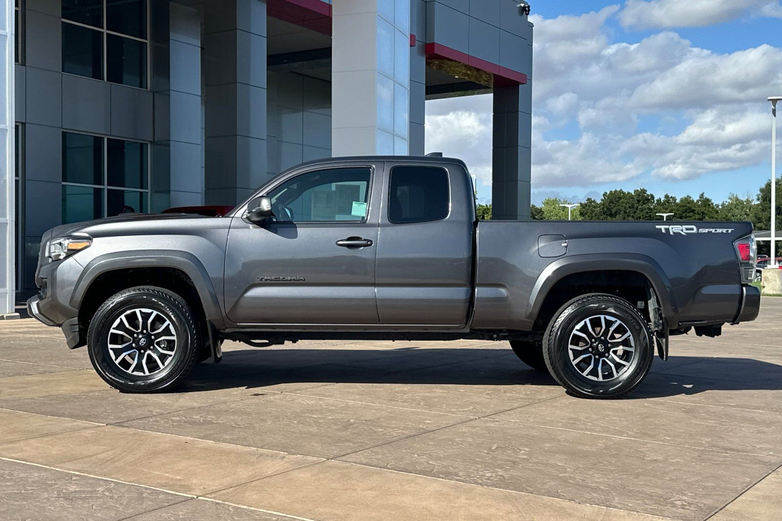 Used 2022 Toyota Tacoma TRD Sport w/ TRD Premium Sport Package RWD image 7