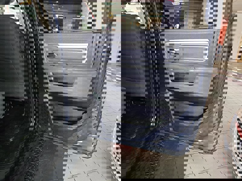 Used 2016 RAM 1500 Outdoorsman image 17