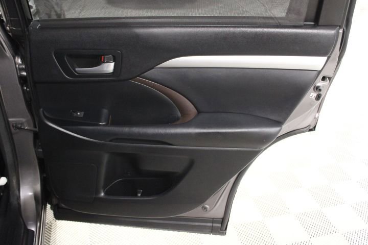 Used 2015 Toyota Highlander XLE image 29