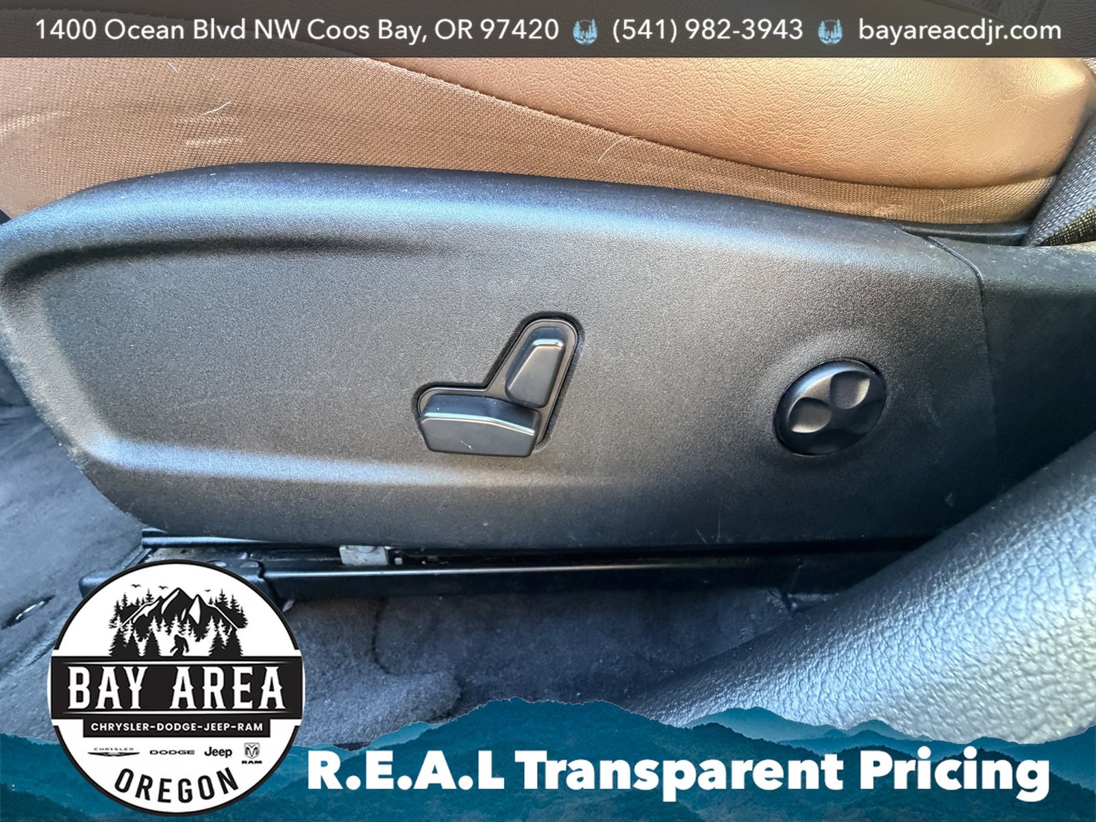 Used 2019 Chrysler 300 Limited w/ Light Group RWD image 14