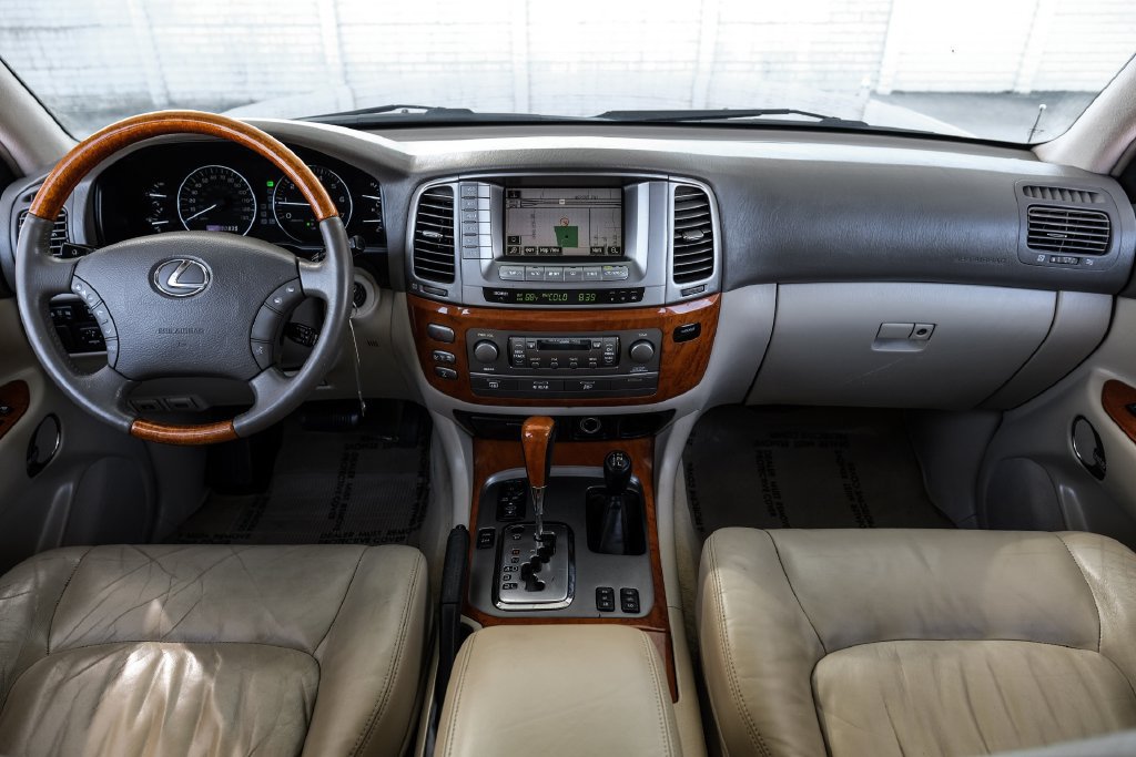 Used 2005 Lexus LX 470 4WD image 12