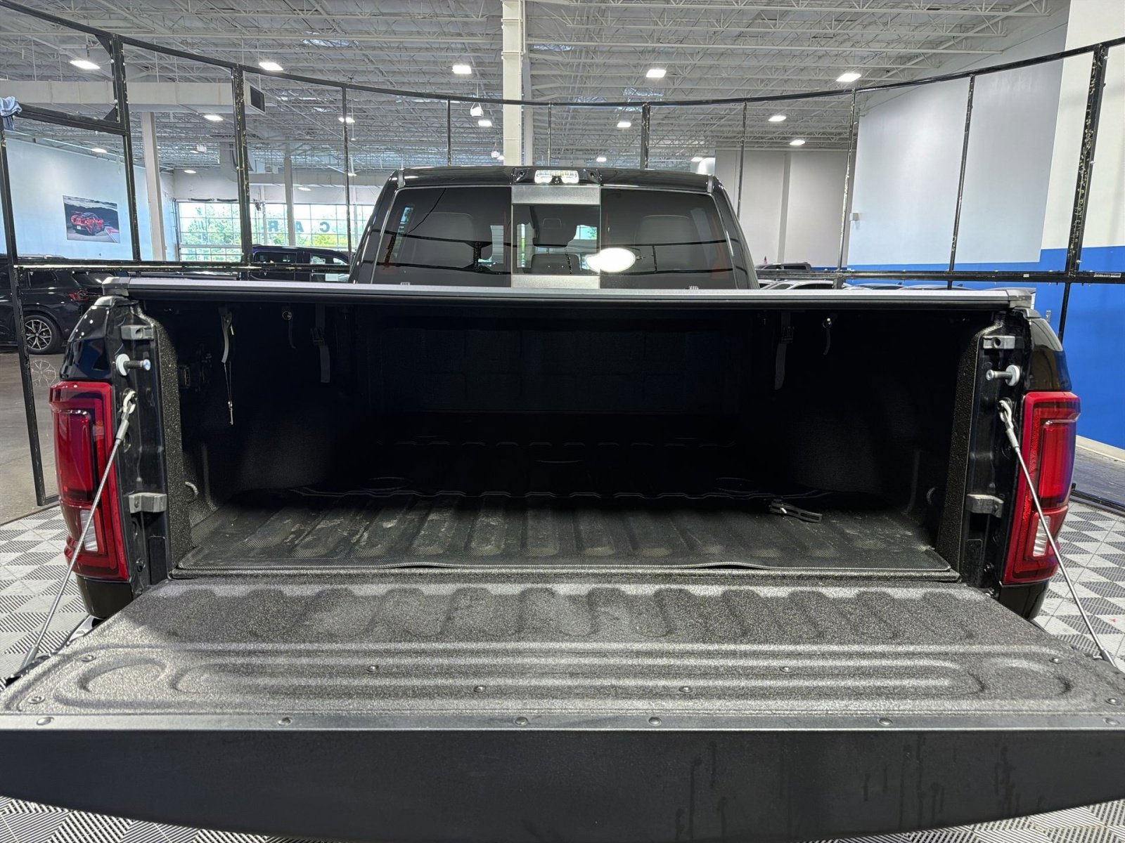 Used 2025 RAM 2500 Laramie AWD/4WD image 30