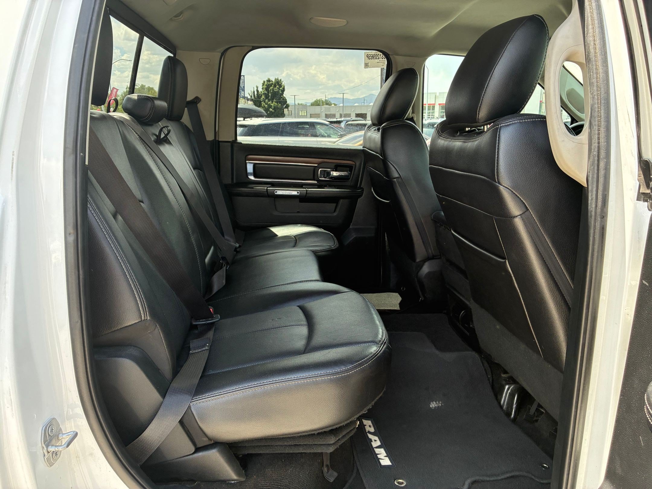 Used 2018 RAM 1500 Laramie AWD/4WD image 29
