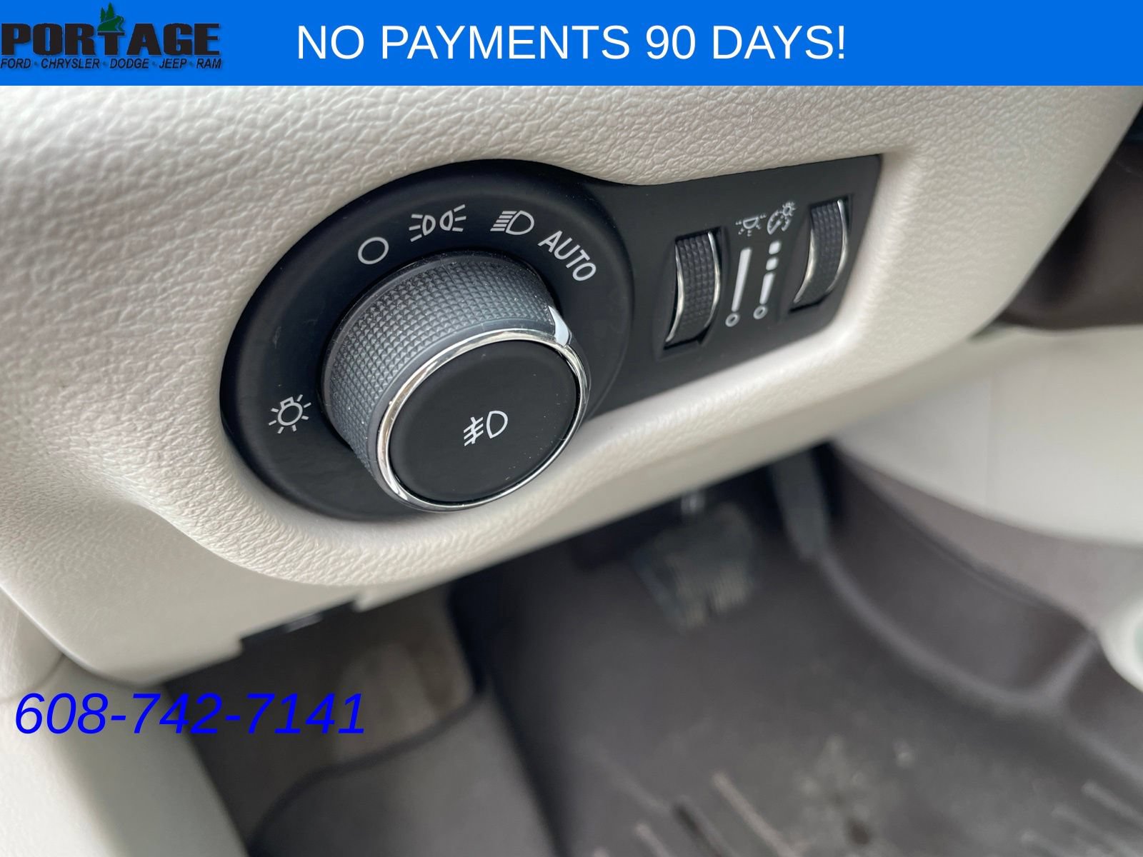 Used 2017 Chrysler Pacifica Touring-L FWD image 13