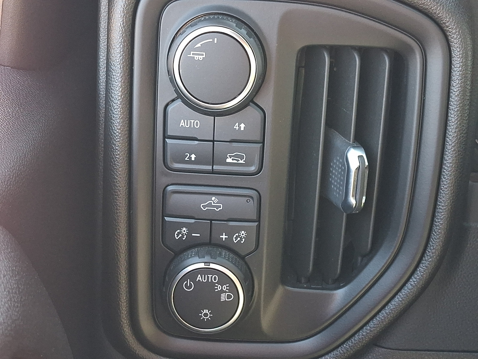 Used 2024 Chevrolet Silverado 1500 Custom AWD/4WD image 22
