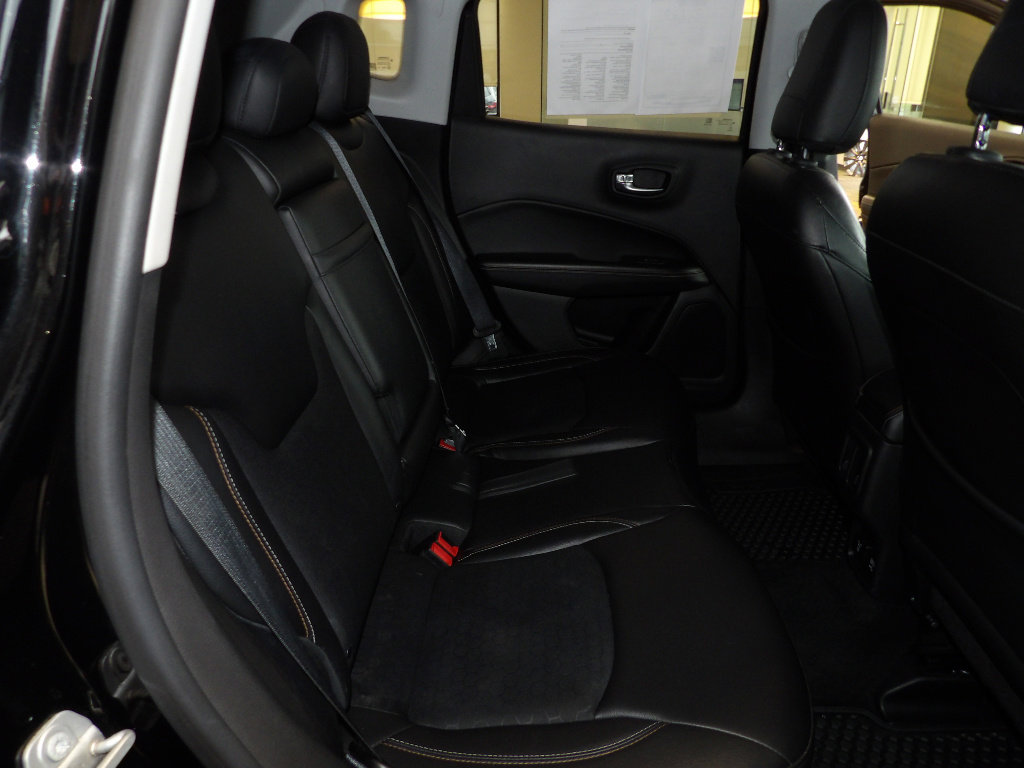 Used 2018 Jeep Compass Latitude w/ Popular Equipment Group AWD/4WD image 17