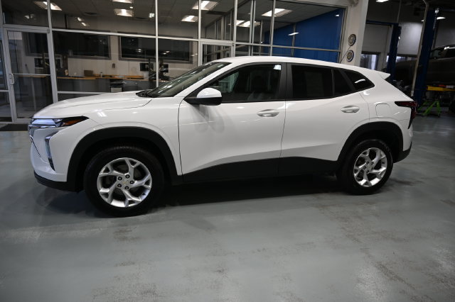 Used 2024 Chevrolet Trax LS w/ LS Convenience Package FWD image 7
