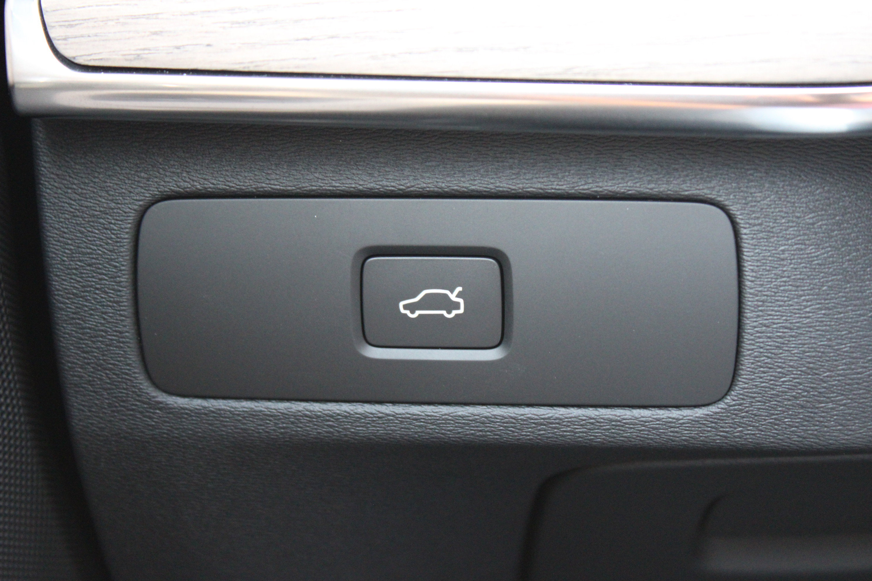 New 2026 Volvo XC90 B5 Core AWD/4WD image 12
