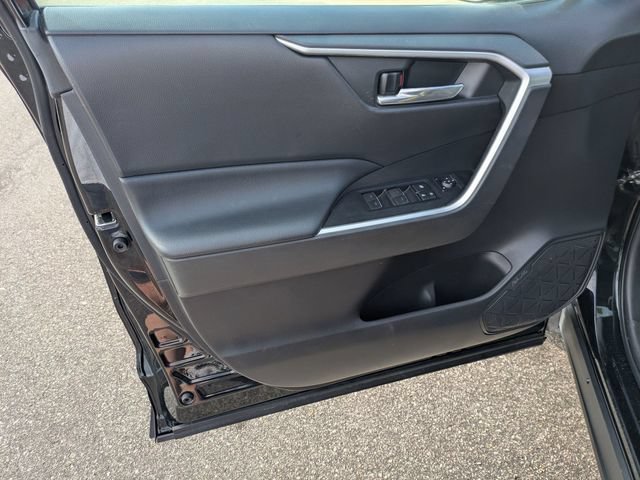 Used 2022 Toyota RAV4 XLE FWD image 10