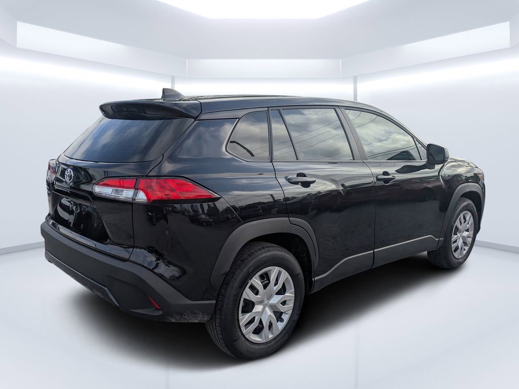 Used 2025 Toyota Corolla Cross L image 3
