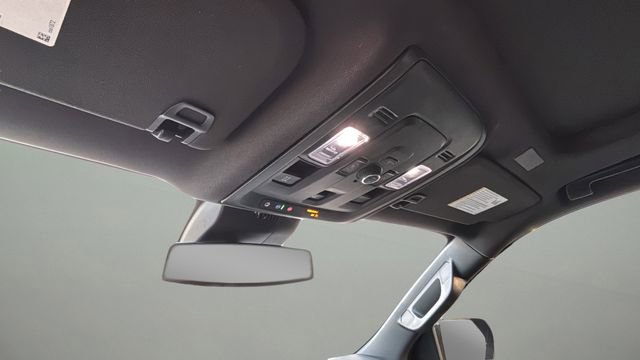 Used 2025 Chevrolet Suburban Z71 w/ Comfort Package image 28