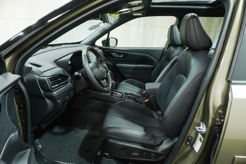 Used 2025 Subaru Forester Touring AWD/4WD image 13
