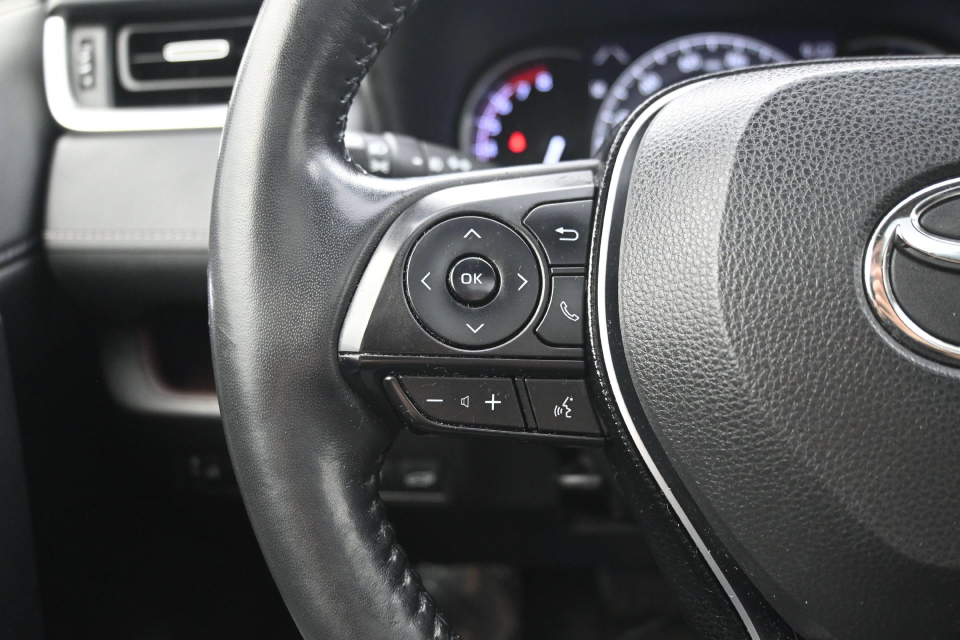 Used 2019 Toyota RAV4 Limited w/ Cold Weather Package AWD/4WD image 21