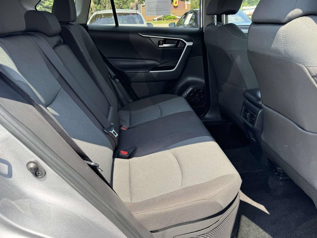 Used 2025 Toyota RAV4 XLE AWD/4WD image 15