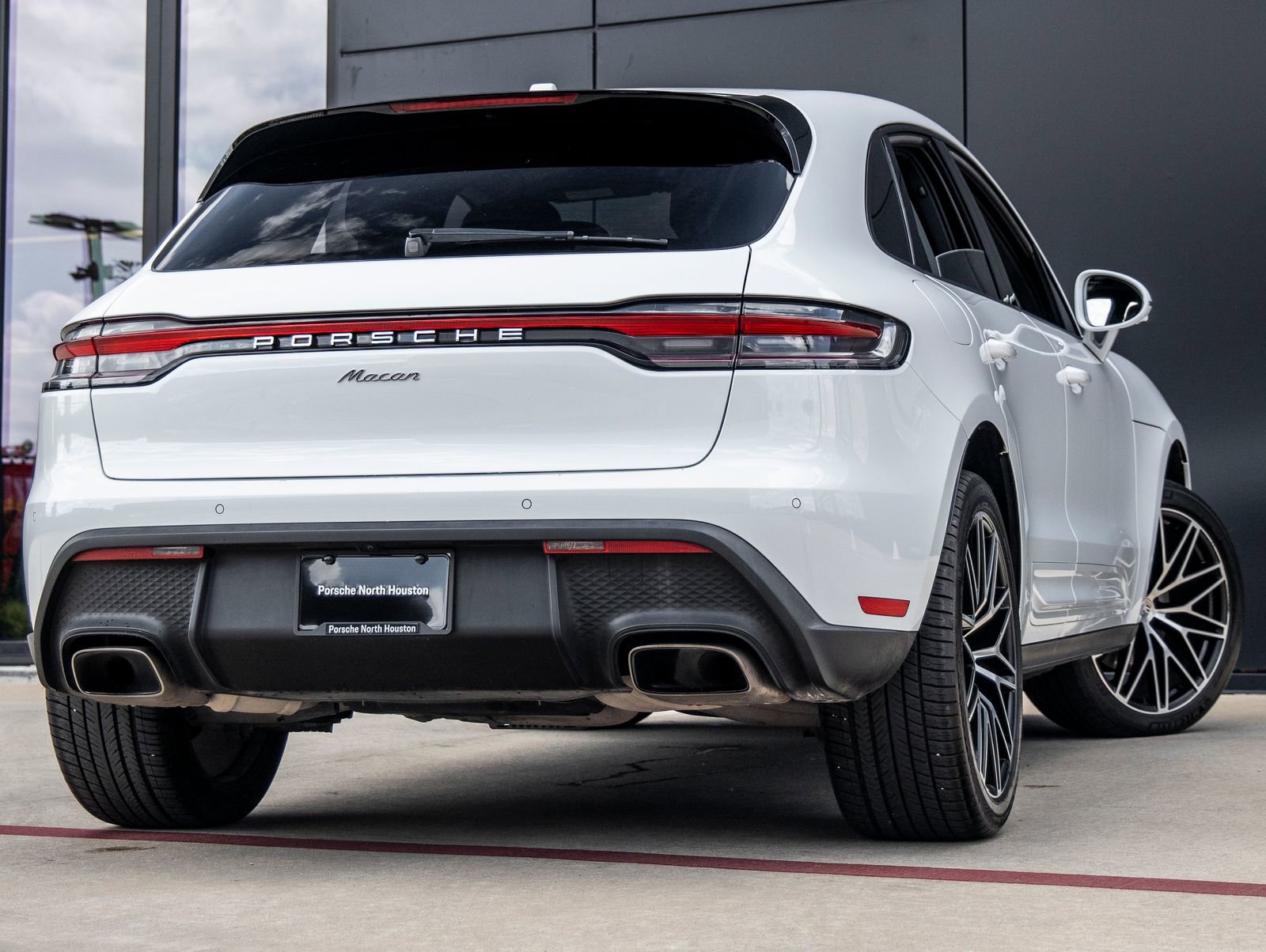 Certified 2023 Porsche Macan image 11