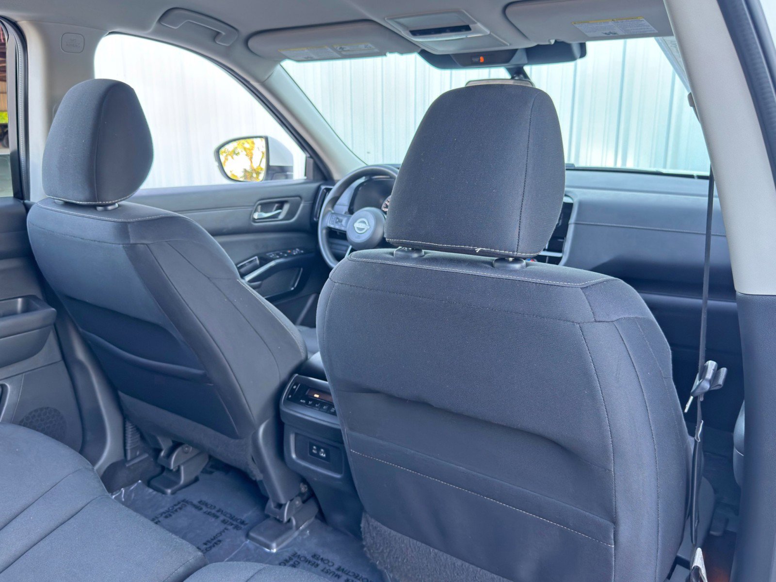 Used 2022 Nissan Pathfinder S image 31