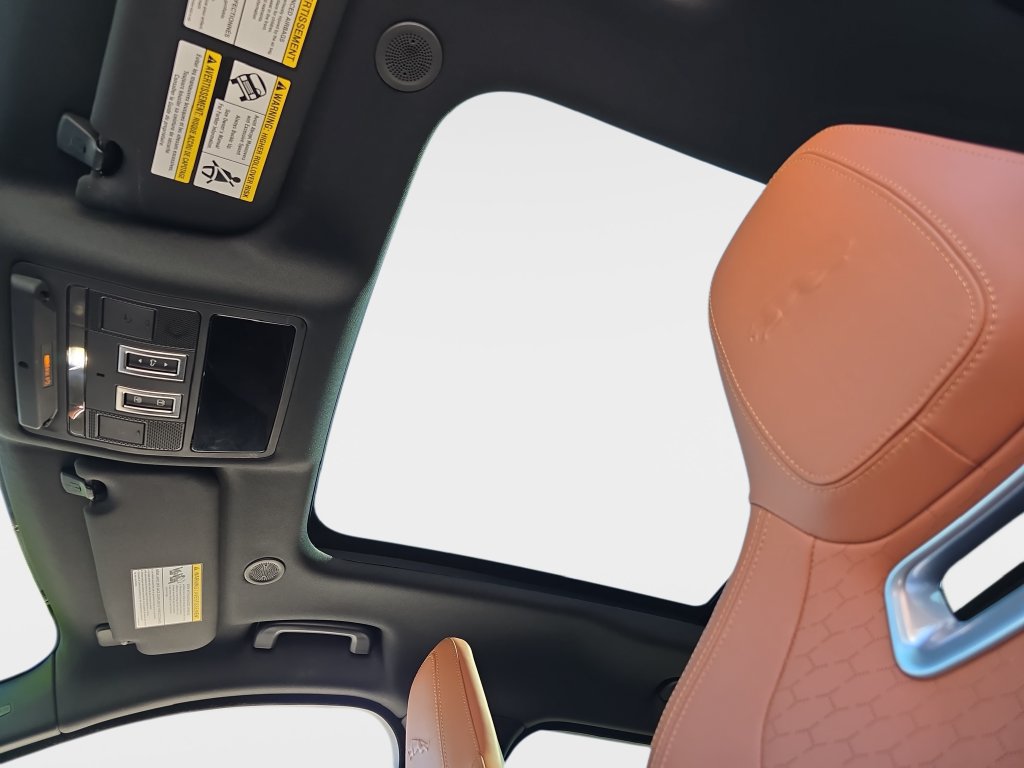Certified 2025 Jaguar F-PACE R-Dynamic S AWD/4WD image 30
