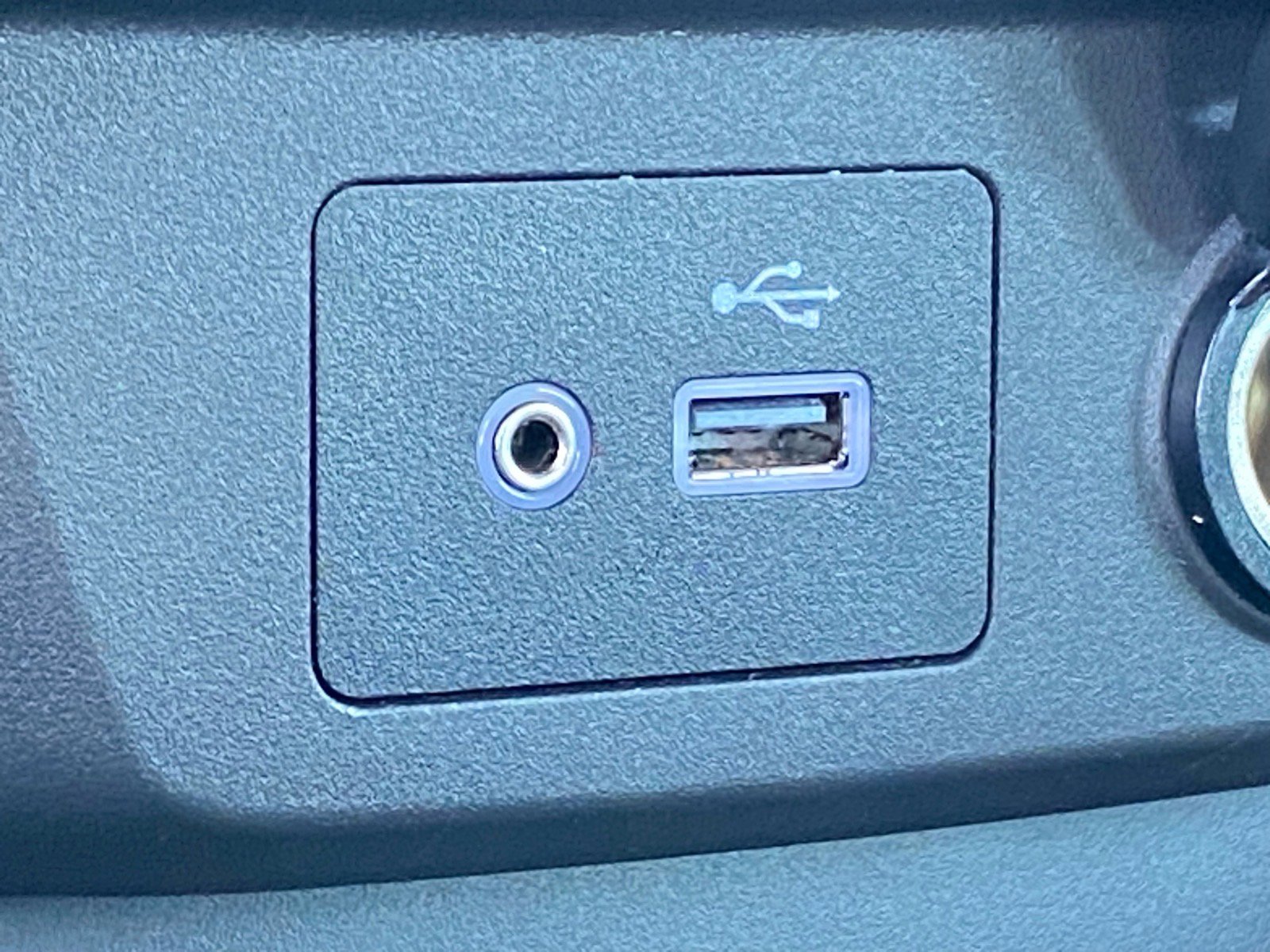 Used 2021 Nissan Rogue Sport SV image 16