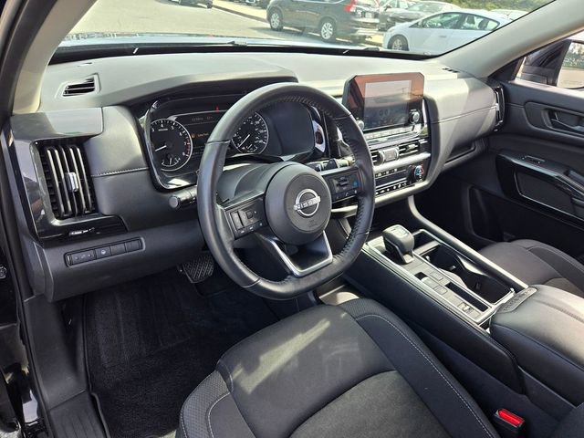 Used 2024 Nissan Pathfinder SV image 9