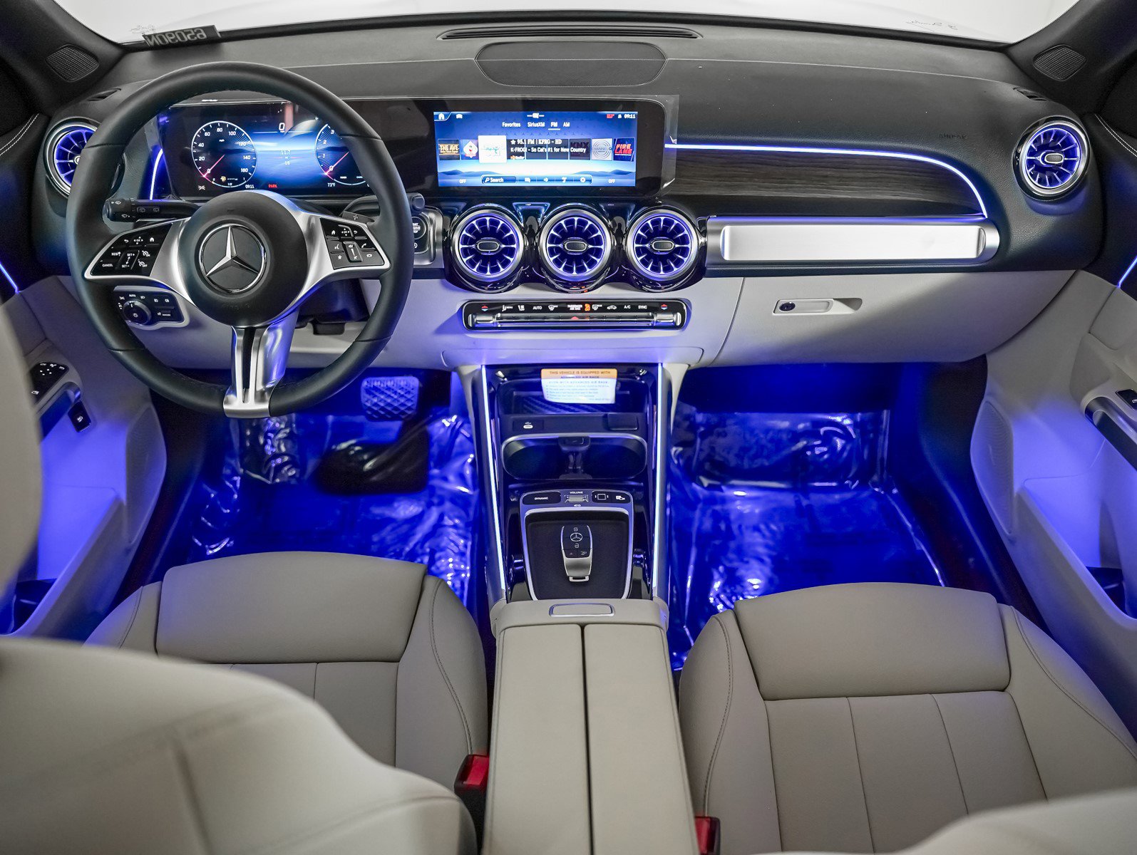 New 2025 Mercedes-Benz GLB 250 4MATIC image 12