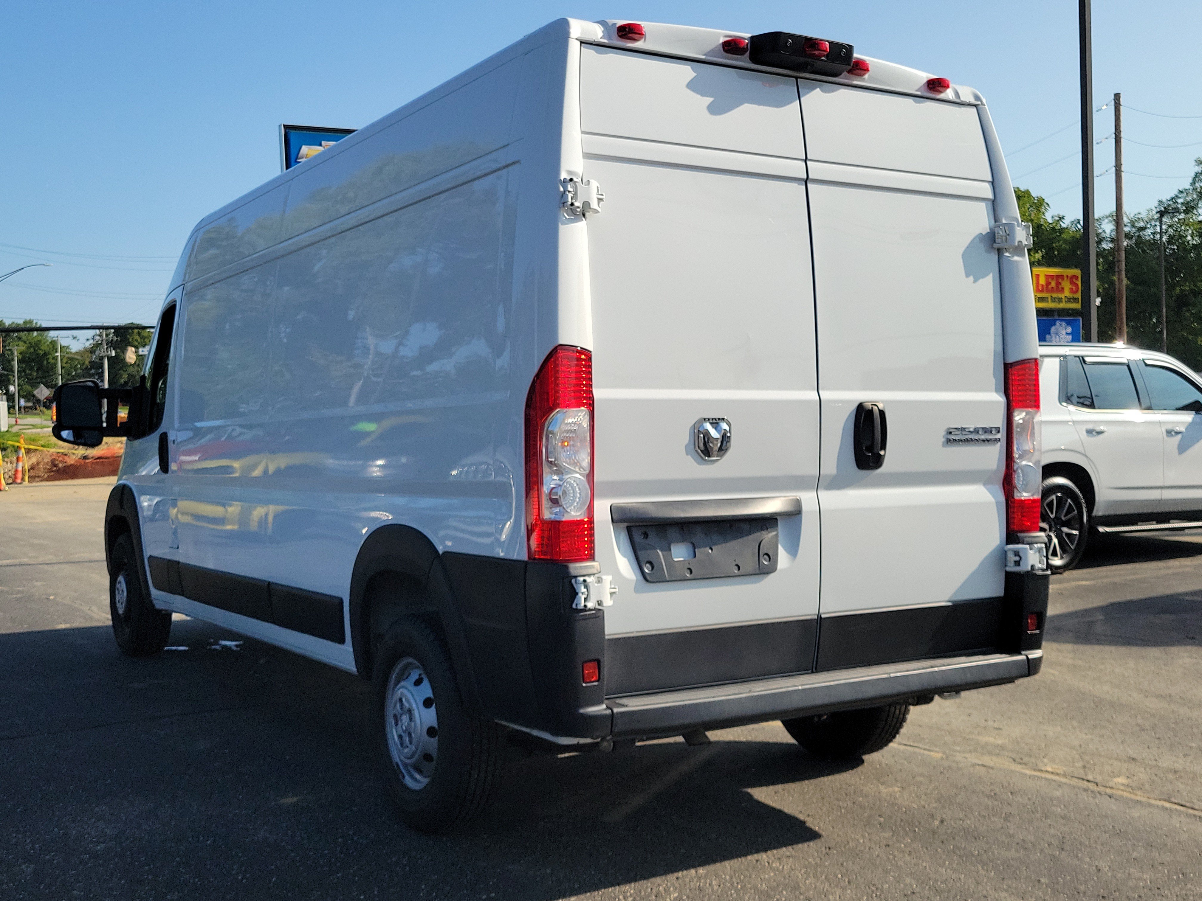 Used 2023 RAM ProMaster 2500 FWD image 3