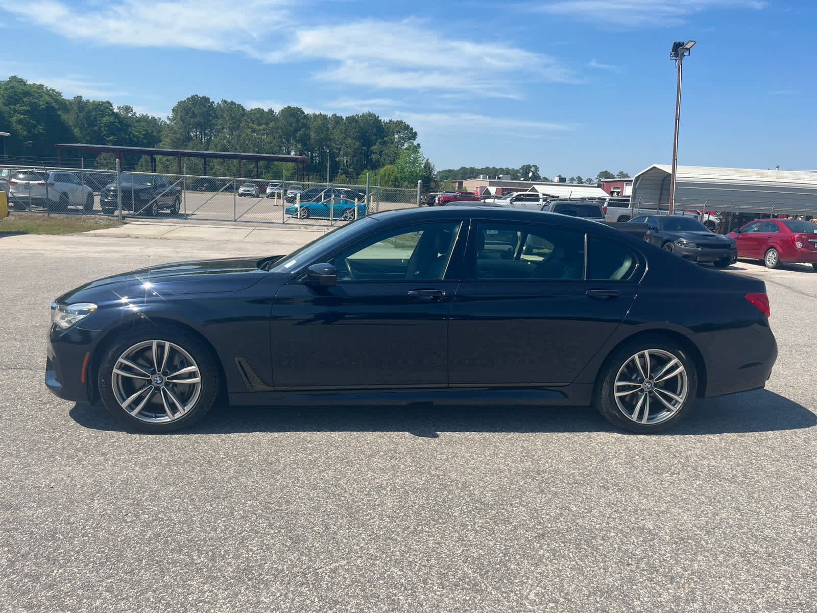 Used 2019 BMW 750i xDrive w/ M Sport Package AWD/4WD image 3